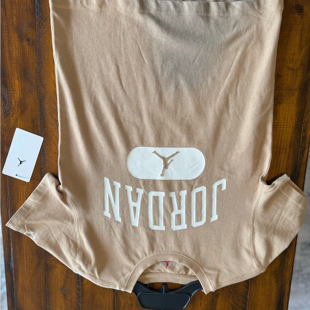 Jordan Beige Tee with White Logo - Picture 4 of 5